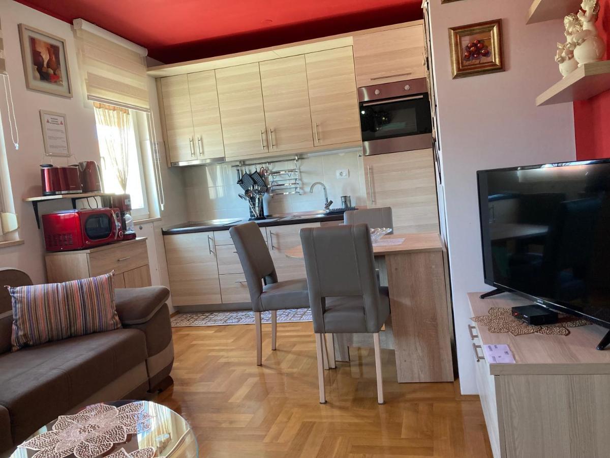 Apartment Capriati With Parking Garage 乌马格 外观 照片